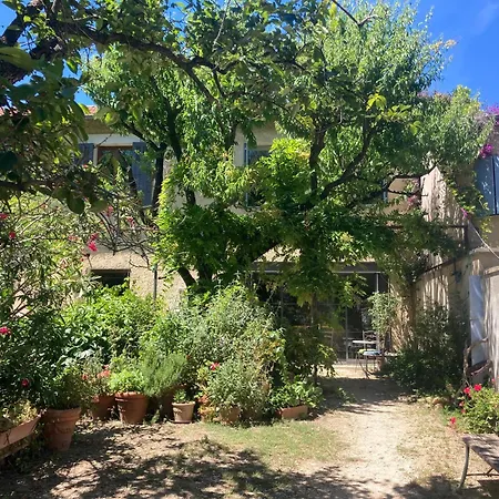 L Oasis Avec Piscine Vila Les Angles (Gard)