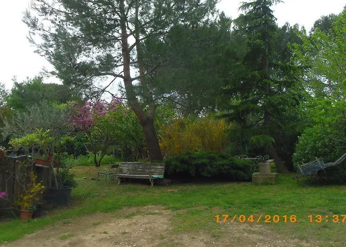 L Oasis Avec Piscine Les Angles (Gard)