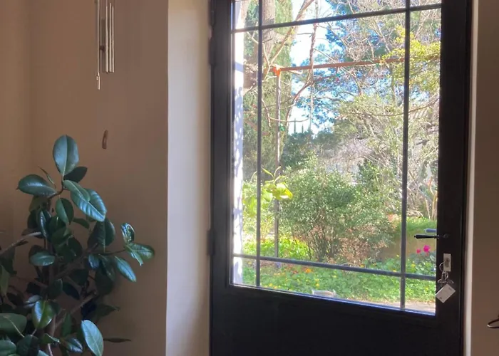 L Oasis Avec Piscine * Les Angles (Gard)