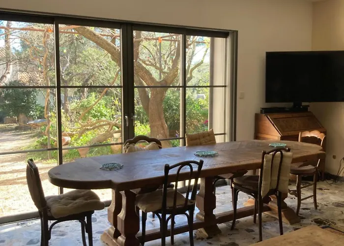 L Oasis Avec Piscine Вилла Les Angles (Gard)