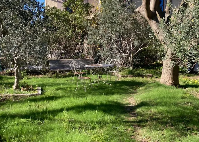 L Oasis Avec Piscine Les Angles (Gard)